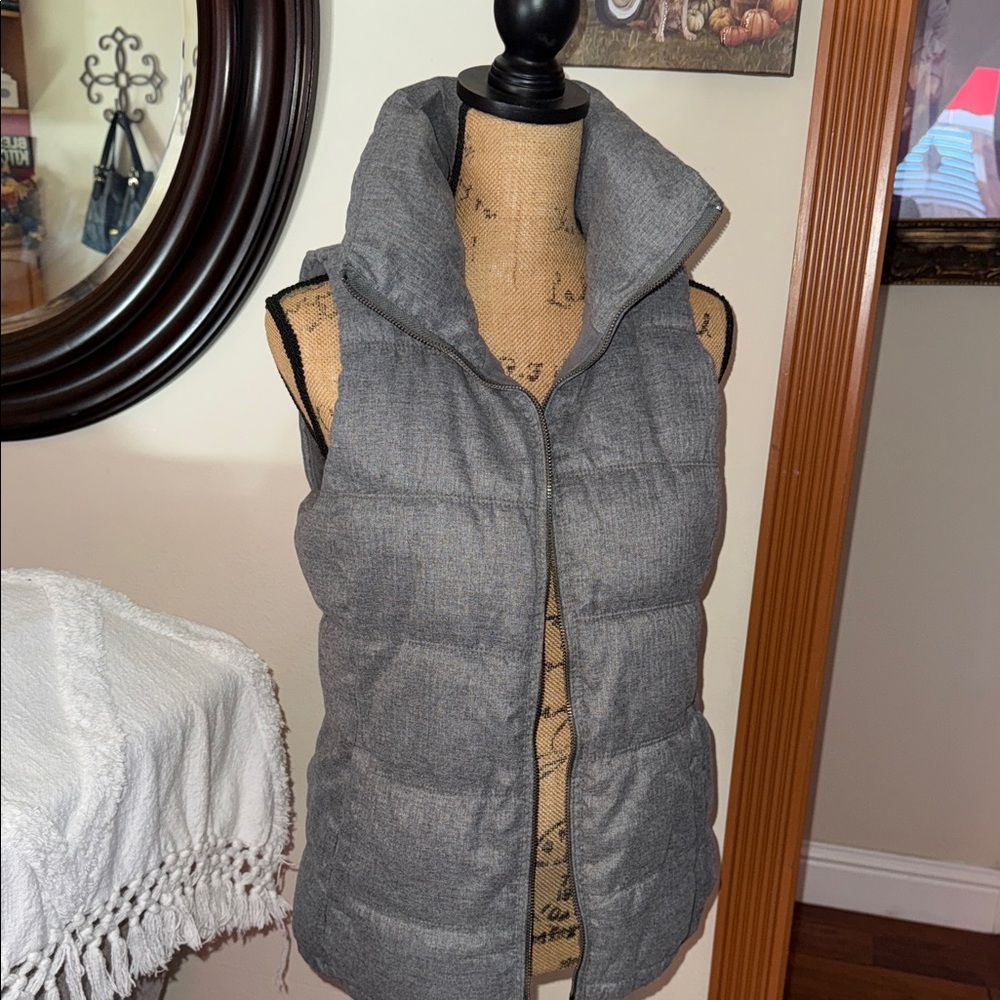 Old Navy Women's Charcoal Puffer Vest